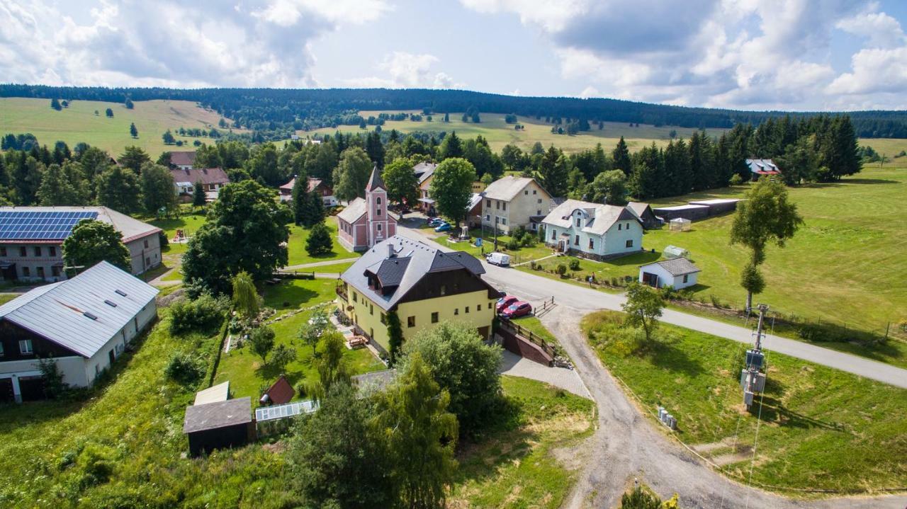 Penzion U Zpevaku โนเวฮูเต ภายนอก รูปภาพ